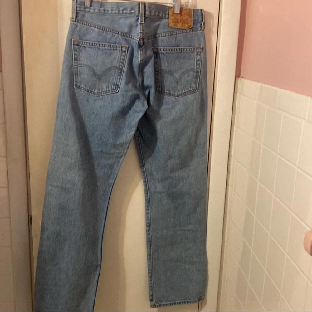 Men’s Light-wash Levi’s 501 Button-fly Cotton Jeans Sz 33 x 32